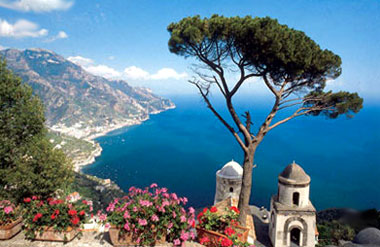 Veduta da Ravello sulla Costiera Amalfitana