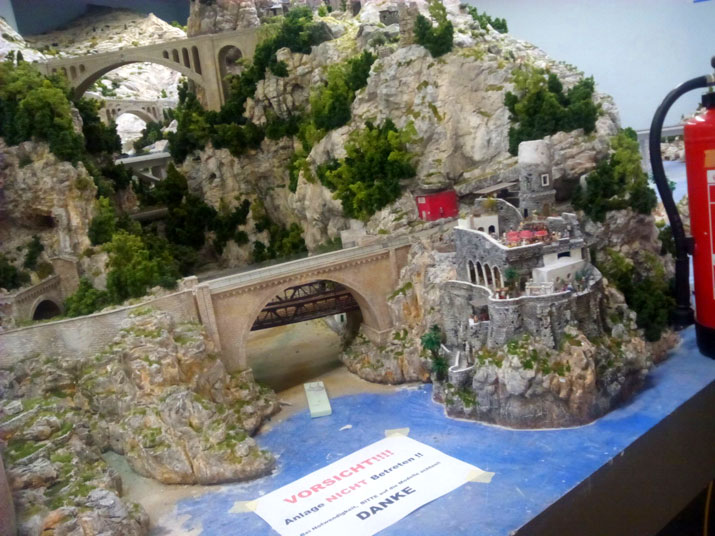 Scorci della Costiera Amalfitana al Miniatur Wunderland di Amburgo, in Germania